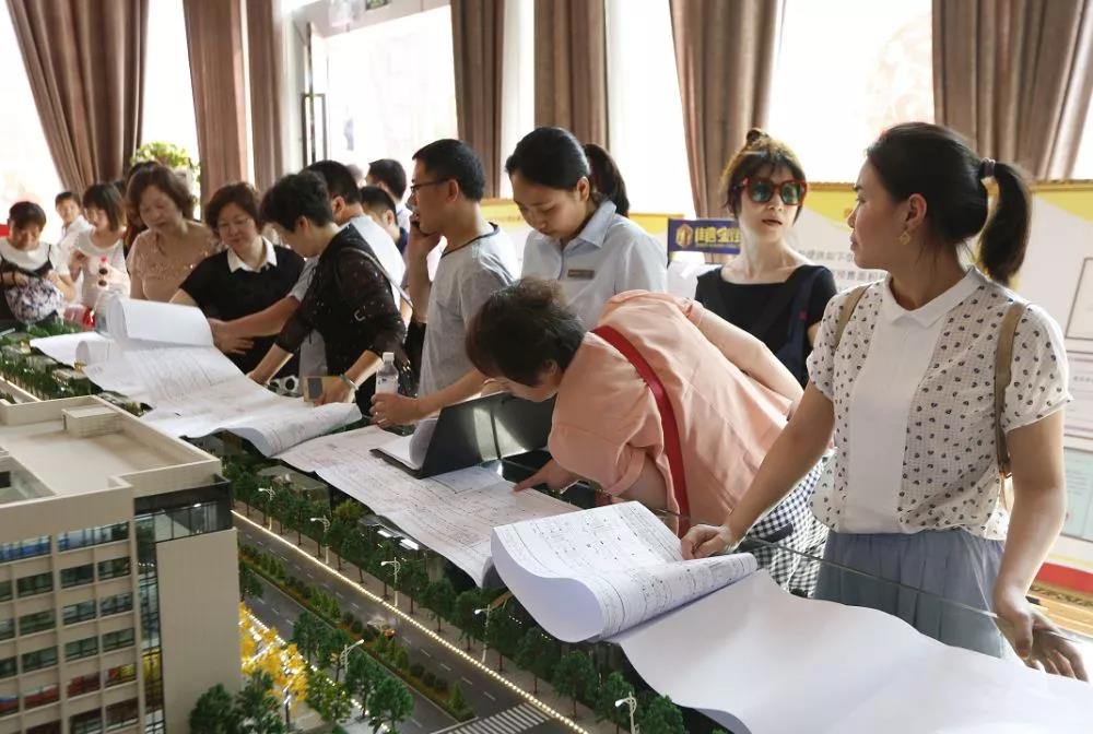 大事件!昨天,江南新區黃金地段的一條特色美食商業街盛大開盤,現場火爆!